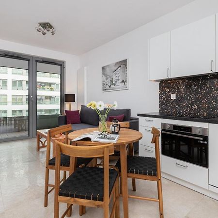Plac Unii Apartment Gdynia City Centre By Noclegi Renters Bagian luar foto