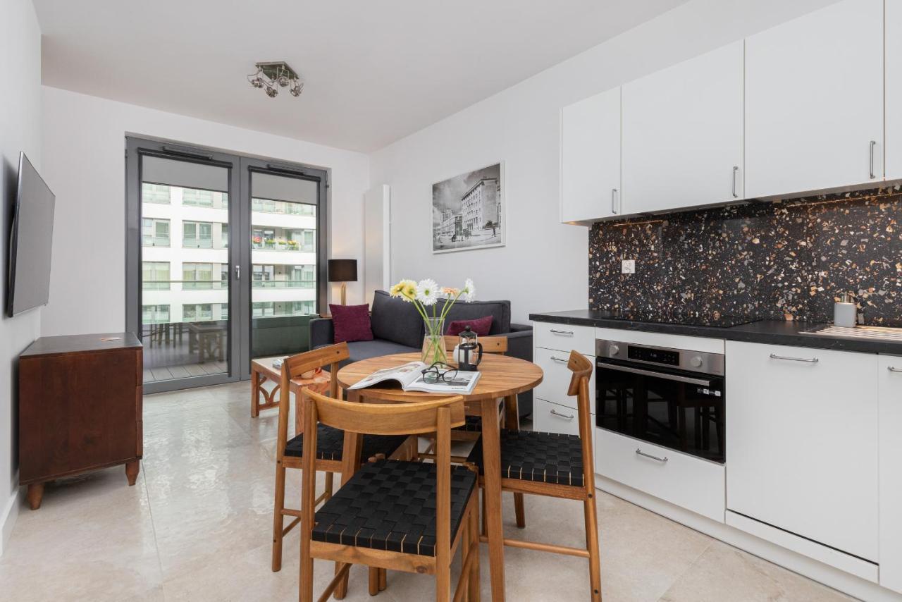Plac Unii Apartment Gdynia City Centre By Noclegi Renters Bagian luar foto